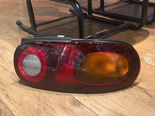 純正テールレンズ（右